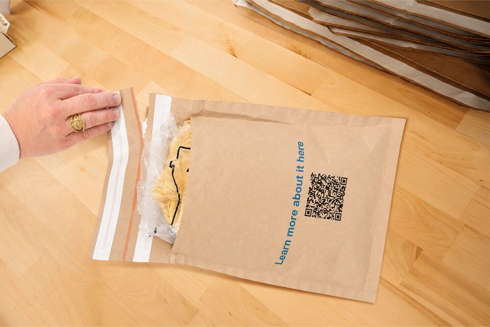 BUBBLE WRAP® Brand Jiffy® Embossed Mailer - Image 4